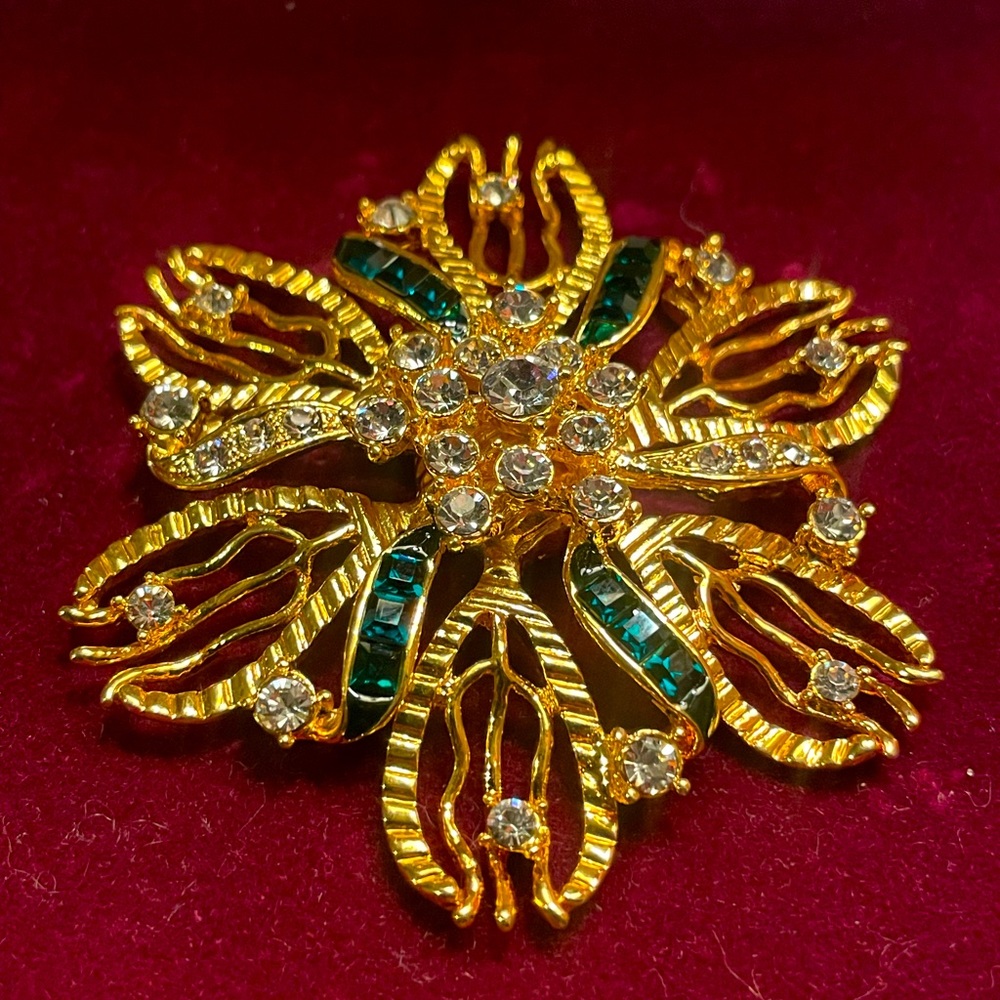 Camrose & Kross Brooch JBK Collection. Stunning!